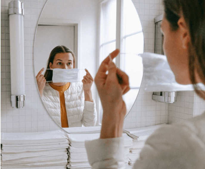 avoid acne when wearing a face mask